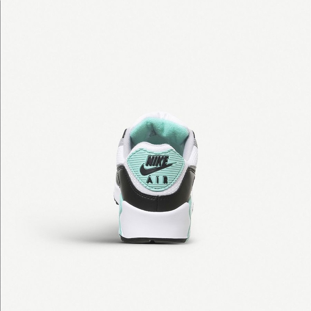 NIKE - Picture 4 of 4